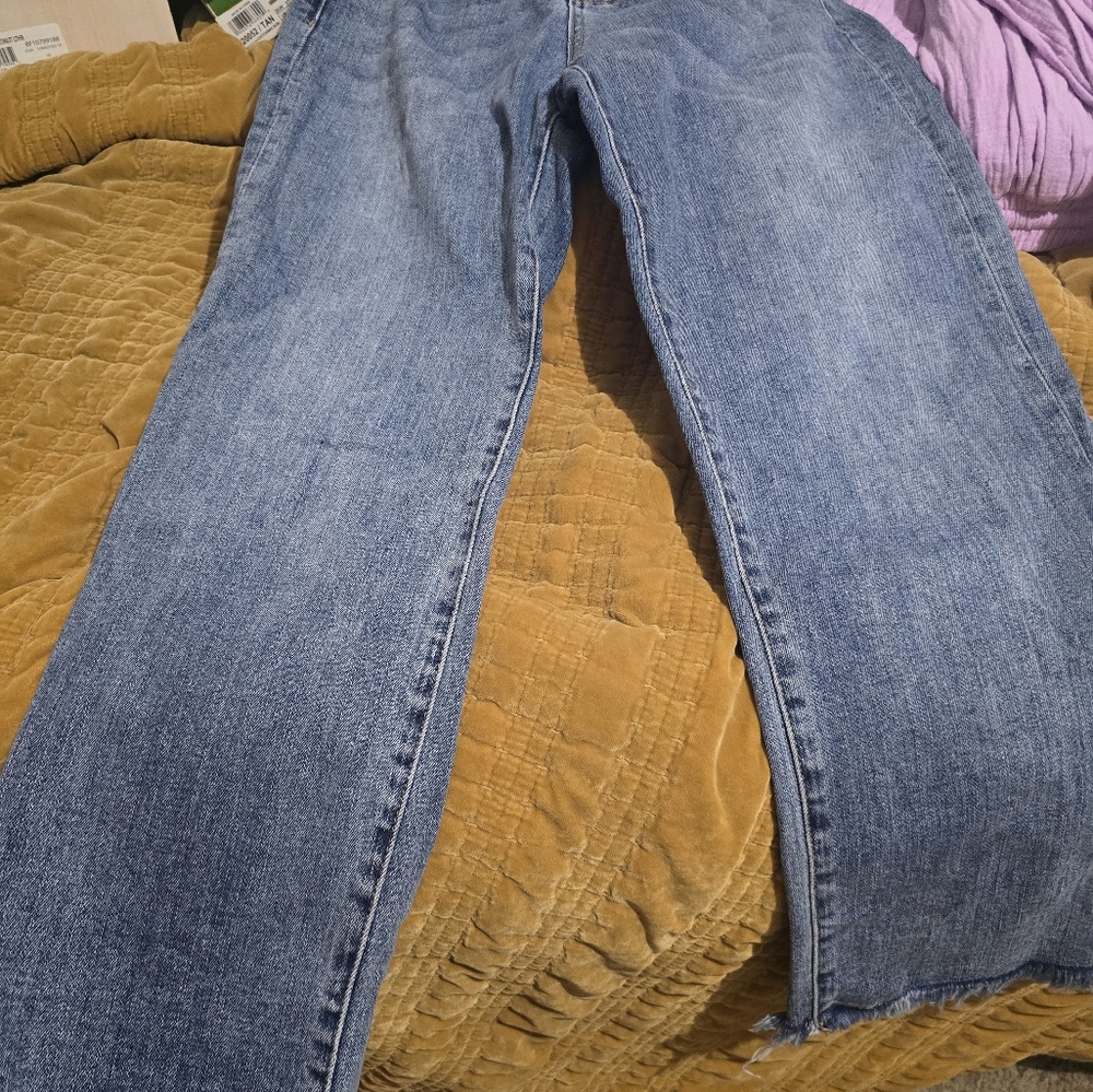 Frayed Hem Classic Blue Crop Women's Jeans